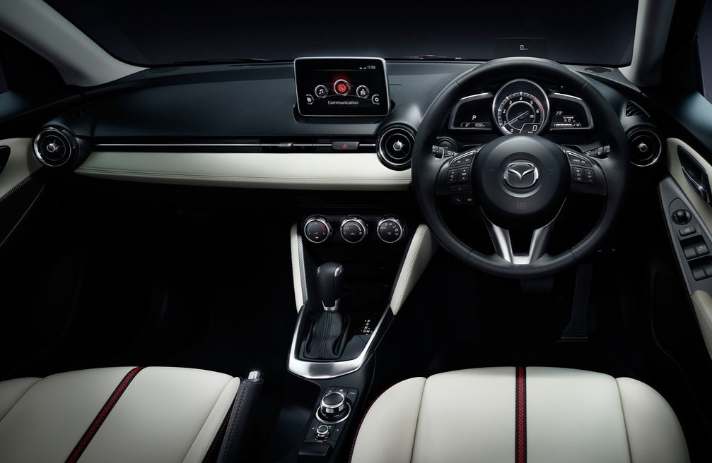 Mazda Demio 4 поколение 2014г фото салона