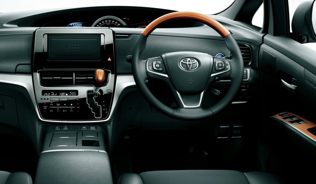 Toyota Estima 3 2016г фото салона